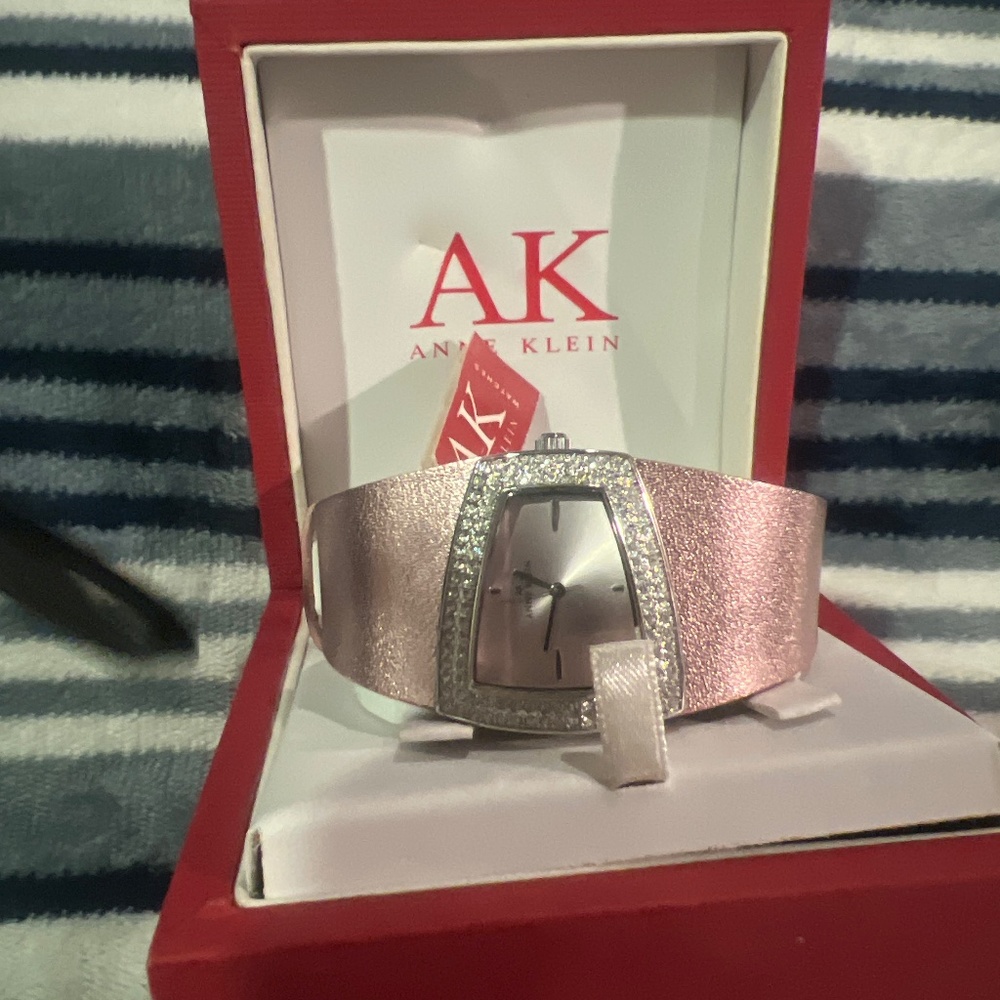AK watch diamond edge